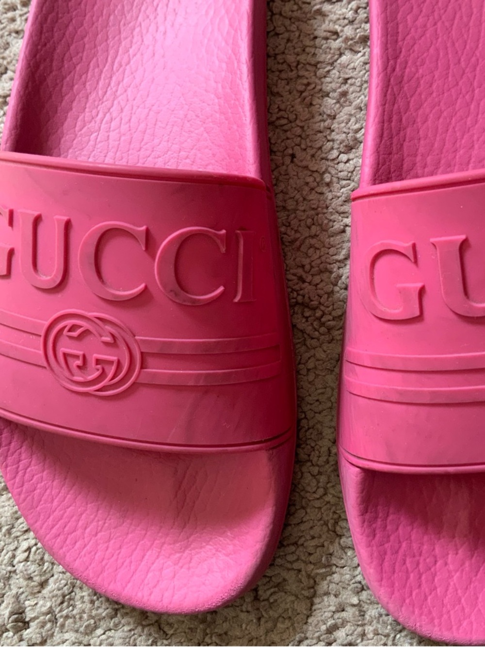 Gucci Fuschia Hot Pink Rubber ST Gucci Embossed Print Flat Casual Slides Size 38 - Picture 2 of 13